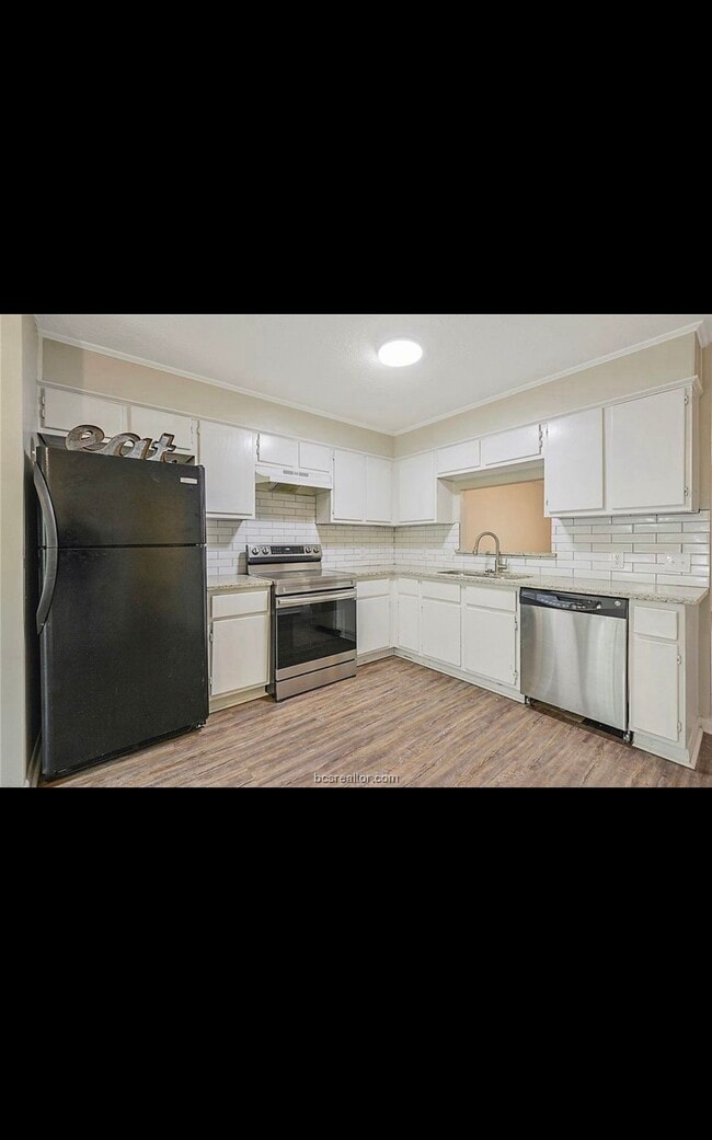 2000 Monito Way, Unit A in Bryan, TX - Foto de edificio - Building Photo