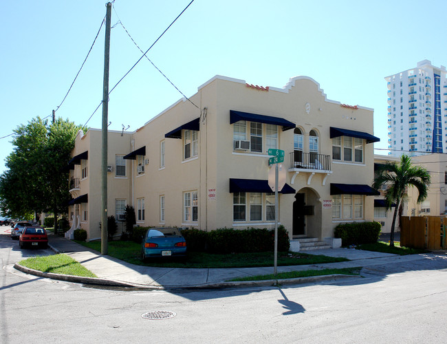 2395 NE 6th Ave in Miami, FL - Building Photo - Building Photo