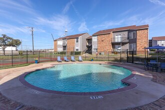 Summerwood Apartments in Irving, TX - Foto de edificio - Building Photo