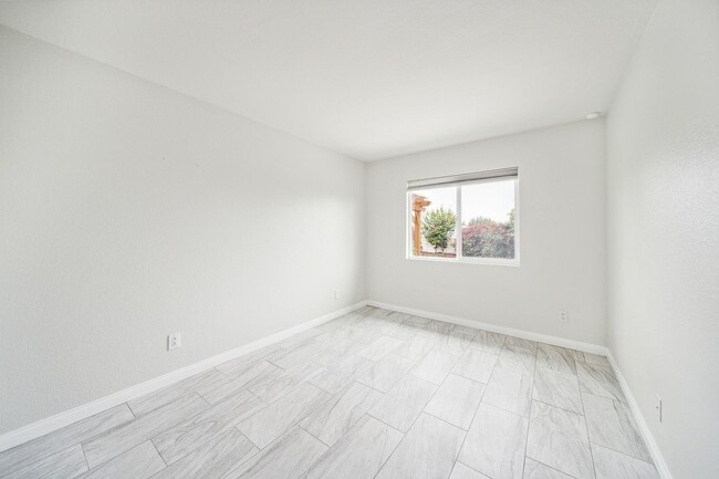 357 Via Metates in Oceanside, CA - Building Photo - Building Photo