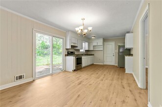 4639 Tell Rd SW in Atlanta, GA - Building Photo - Building Photo