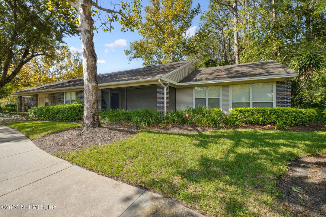 13718 Wm Davis Pkwy in Jacksonville, FL - Building Photo