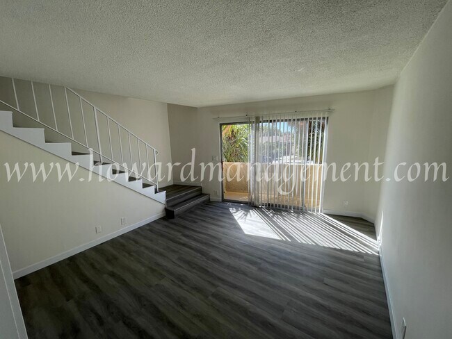 4250 Lindblade Dr in Los Angeles, CA - Building Photo - Building Photo