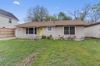 1908 W 2nd St in Taylor, TX - Building Photo - Building Photo