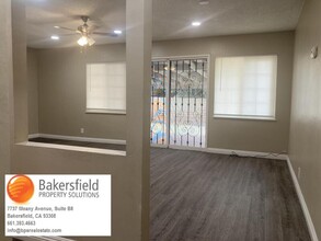 2305 Pageant St in Bakersfield, CA - Foto de edificio - Building Photo