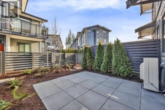 3535 Highland Dr in Coquitlam, BC - Building Photo - Building Photo