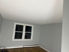 64 Market St in Somersworth, NH - Foto de edificio - Building Photo