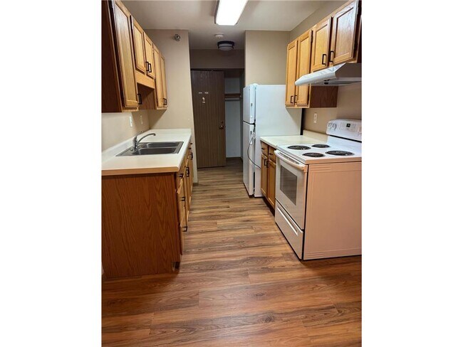 611 Main St S in Renville, MN - Foto de edificio - Building Photo