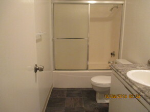 Sierra Glen in Modesto, CA - Building Photo - Building Photo