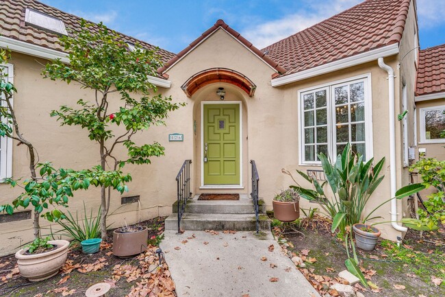 property at 526 S Shoreline Blvd