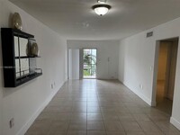 6095 W 19th Ave in Hialeah, FL - Building Photo - Building Photo