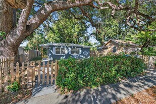 2245 17th Ave S in St. Petersburg, FL - Building Photo