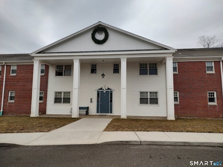 74 W 4th St in Derby, CT - Foto de edificio