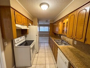 1526 W Elm St in Denison, TX - Foto de edificio - Building Photo