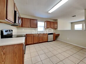 1913 J Cheshier Rd in Justin, TX - Foto de edificio - Building Photo