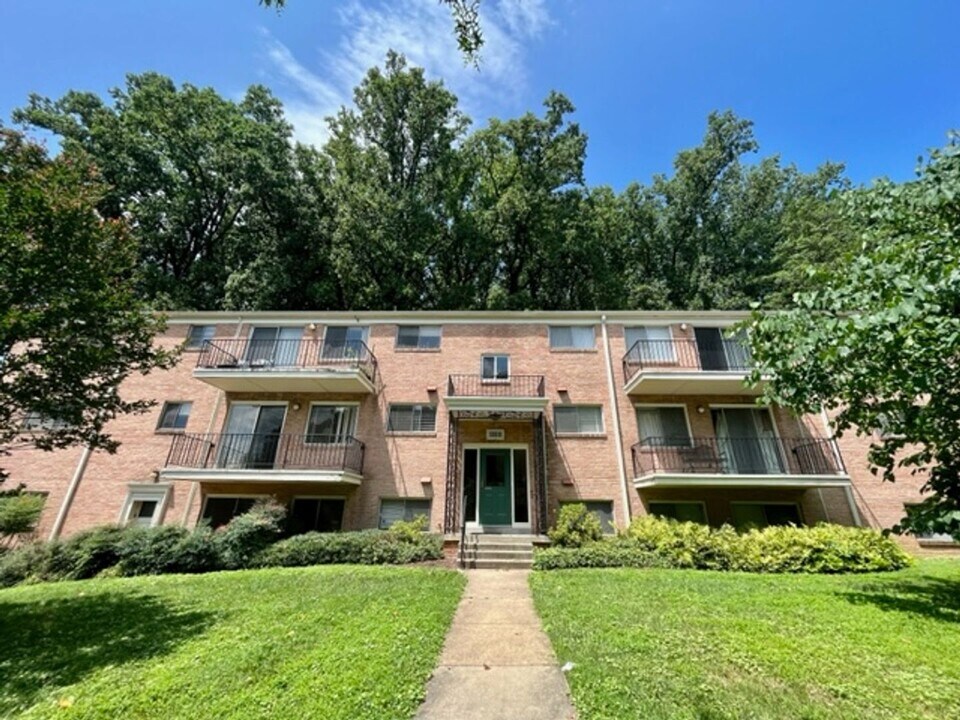 10618 Kenilworth Ave in Bethesda, MD - Building Photo