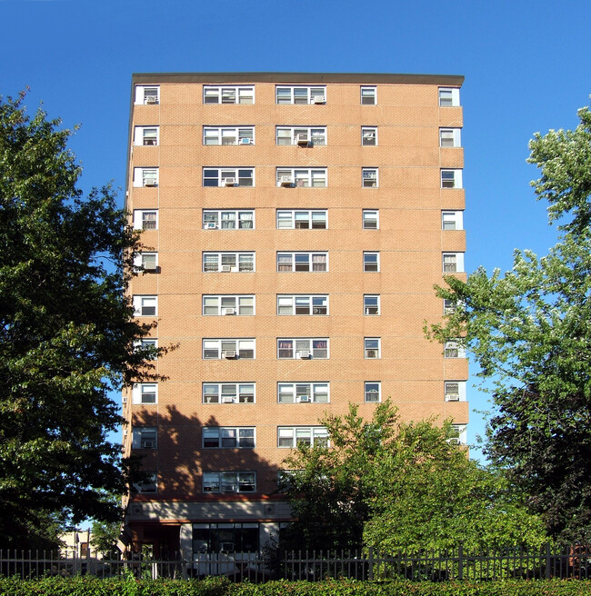 Palisades Plaza in Union City, NJ - Building Photo - Building Photo