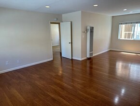 2103 Carnegie Ln, Unit #1 in Redondo Beach, CA - Building Photo - Building Photo