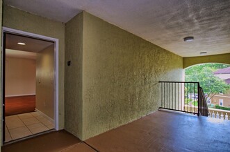 712 Crest Pines Dr in Orlando, FL - Building Photo - Building Photo