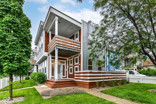 property at 902 Woodlawn Ave