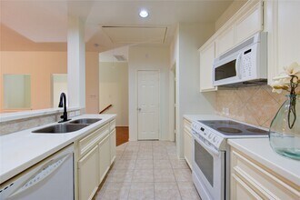 830 W Heights Hollow Ln in Houston, TX - Building Photo - Building Photo