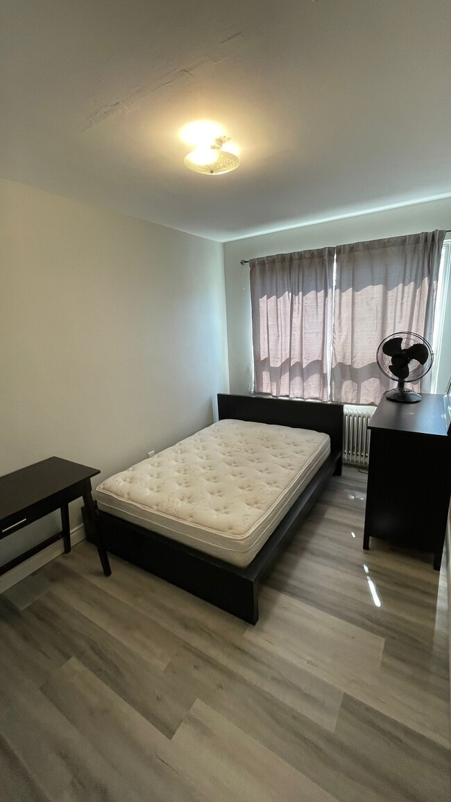 37 Mericourt Rd in Hamilton, ON - Building Photo - Building Photo