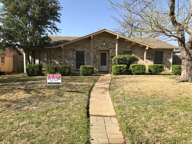 3921 Twin Falls St in Irving, TX - Building Photo