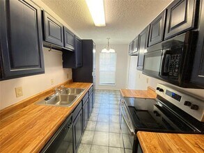 932 Westover Dr in Lancaster, TX - Building Photo - Building Photo