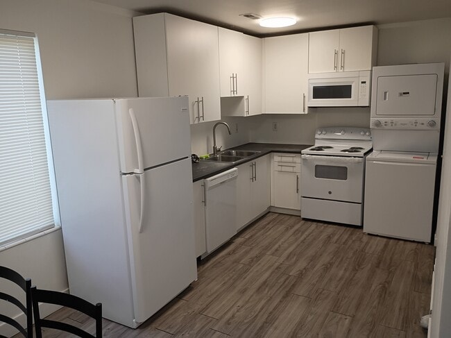 595 W Tiffany Town Dr, Unit 595 in Midvale, UT - Building Photo - Building Photo