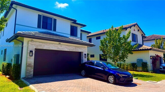 8108 NW 48th Terrace in Doral, FL - Building Photo - Building Photo