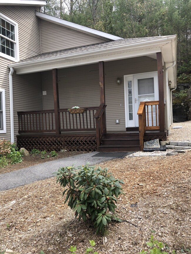 504 Essex Ct