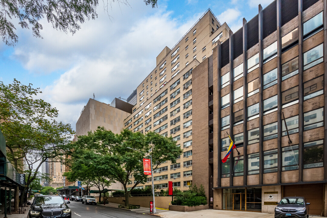 333 E 46th St in New York, NY - Foto de edificio