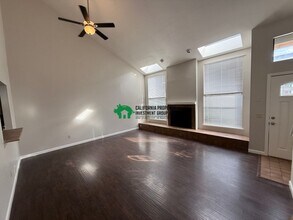 1608 Hood Rd in Sacramento, CA - Building Photo - Building Photo