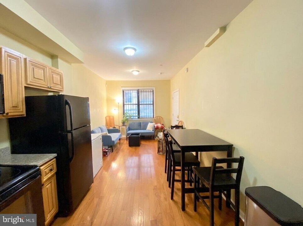 2010 N Carlisle St in Philadelphia, PA - Building Photo