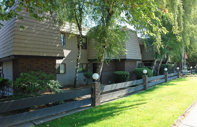 Rivertowne Apartments in Eugene, OR - Building Photo - Building Photo