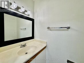 25 Pebble Byway in Toronto, ON - Building Photo - Building Photo