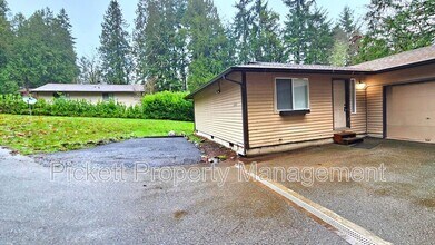 6449 Lewis NE Dr in Bremerton, WA - Building Photo - Building Photo