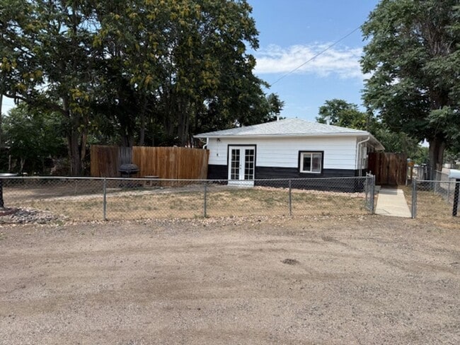 property at 6421 Niagara St