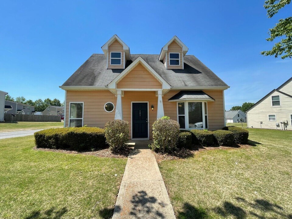 101 Bridgewater Cir in Athens, GA - Building Photo