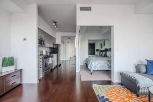 76 Grenville St in Toronto, ON - Building Photo