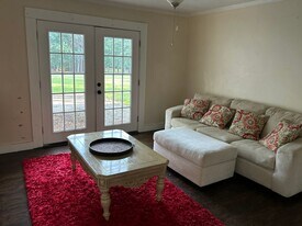 707 E Mcintosh Rd in Griffin, GA - Building Photo