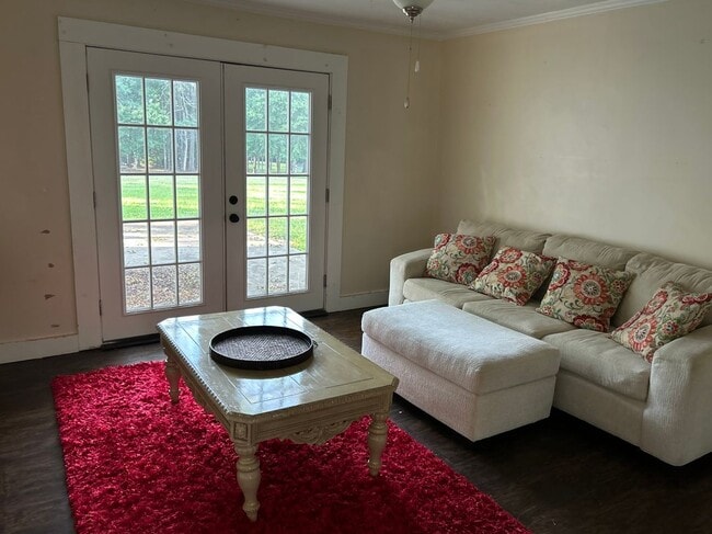 property at 707 E Mcintosh Rd