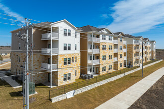 Legacy Square Apartments in San Marcos, TX - Building Photo - Building Photo