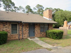 3318 Pine Forest Rd in Ensley, FL - Building Photo