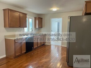 805 NE 72nd St in Kansas City, MO - Building Photo - Building Photo