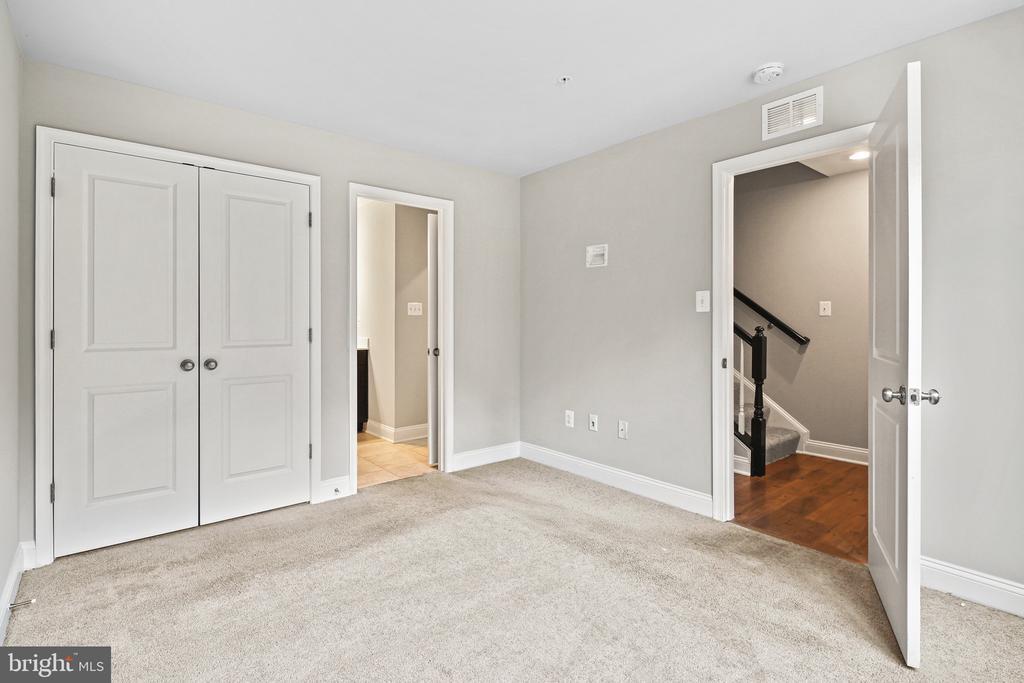7126 Tilbury Way in Elkridge, MD - Building Photo
