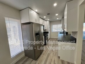 1405 E Vegas Valley Dr in Las Vegas, NV - Building Photo - Building Photo