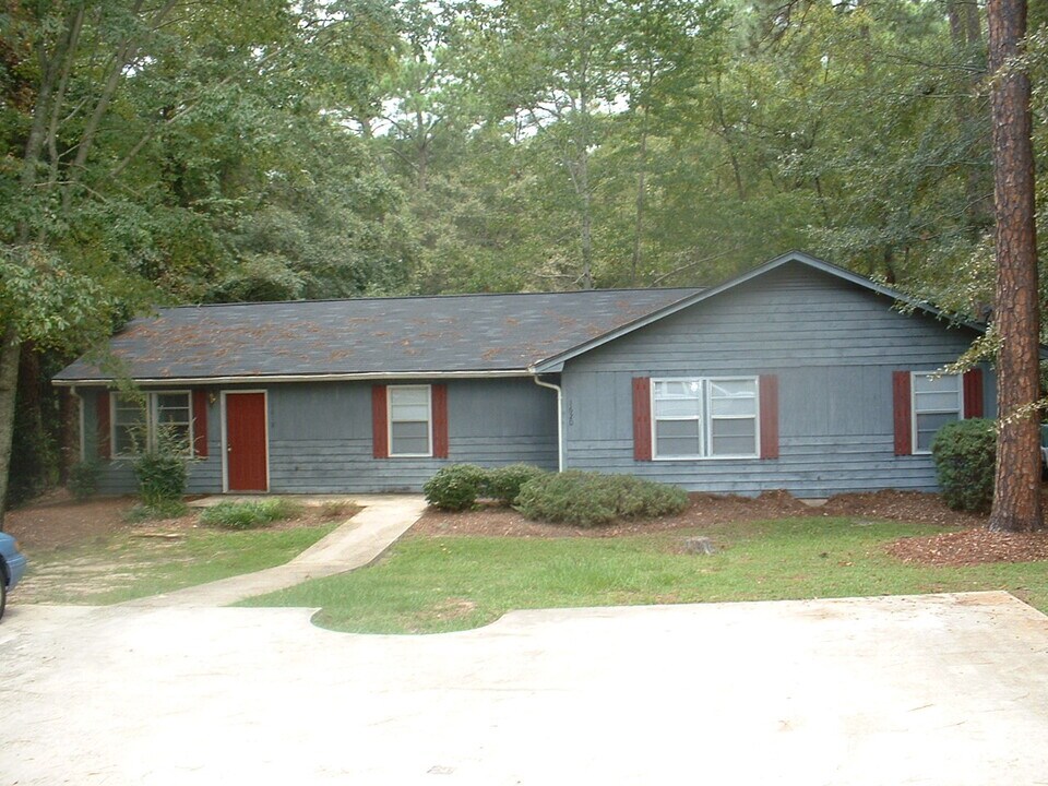 1620 Ridge Ave N in Tifton, GA - Building Photo