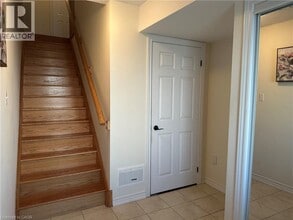 7 Hiscott Dr in Hamilton, ON - Building Photo - Building Photo