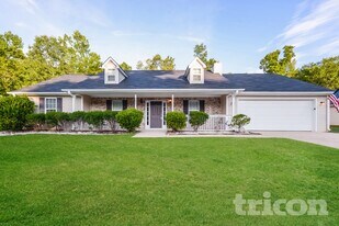 140 Oak Meadows Dr in Covington, GA - Building Photo